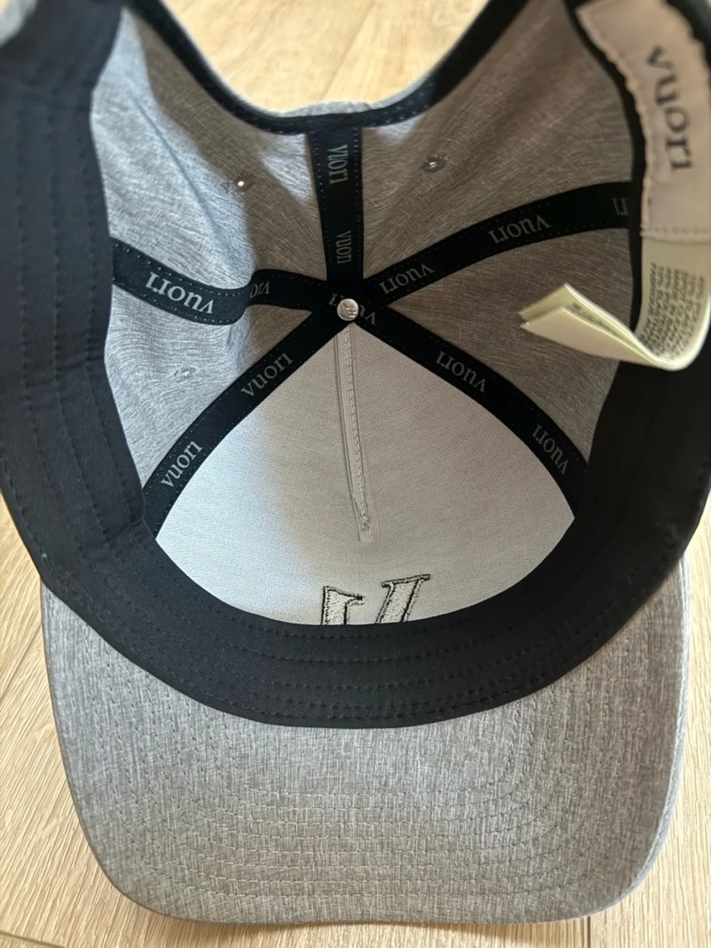 Vuori Men’s Magnitude snapback Hat - Picture 5 of 6